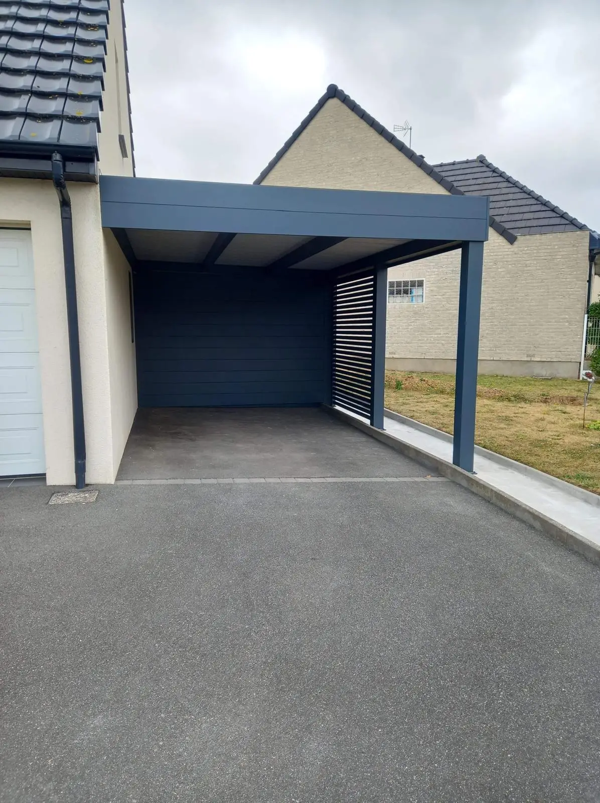 Protégez vos véhicules avec nos carports en aluminium | Fabrication & Installation sur mesure